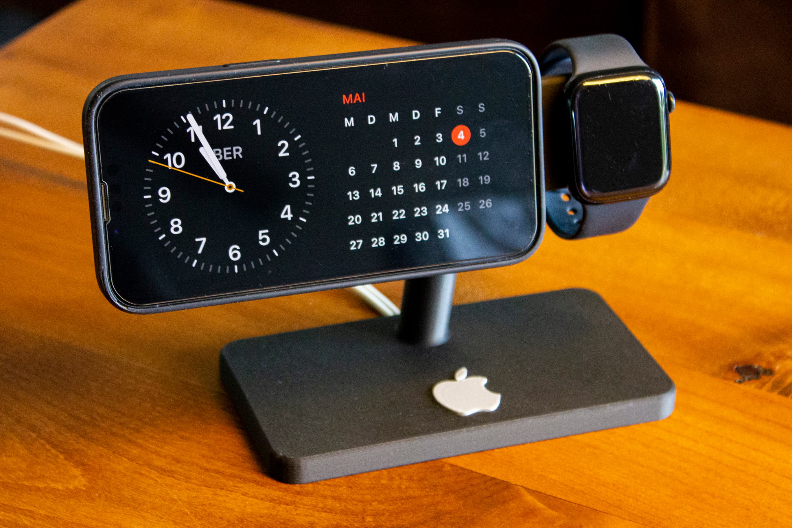 Magsafe charger stand for iPhone and Apple Watch — 1