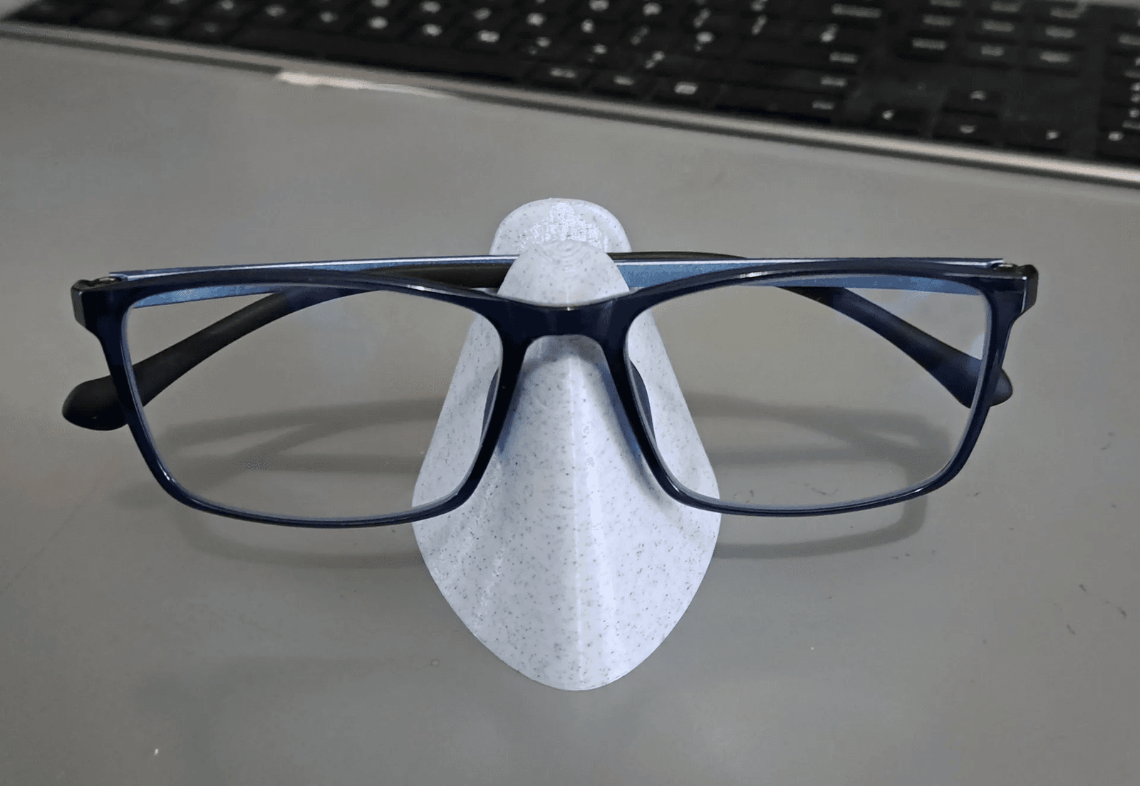 Glasses Stand — 1