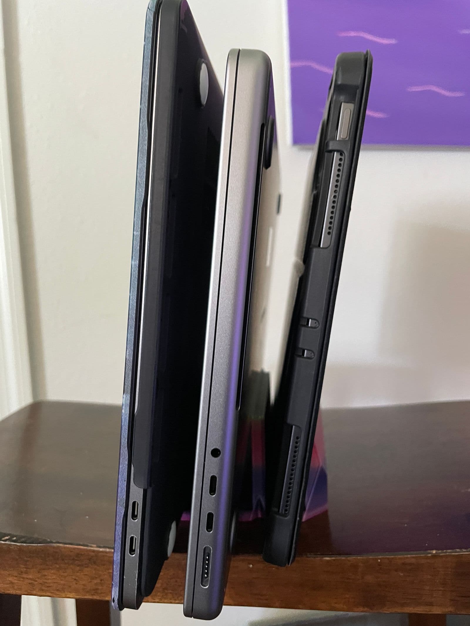Vertical Laptop Stand TRIO - iPad/ Tablet/ Macbook — 2