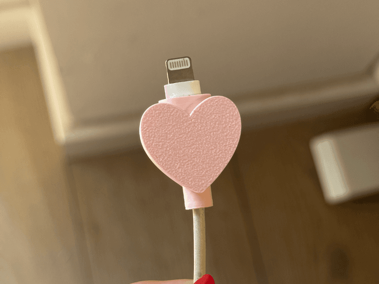 Universal Cable Protector - heart — 2