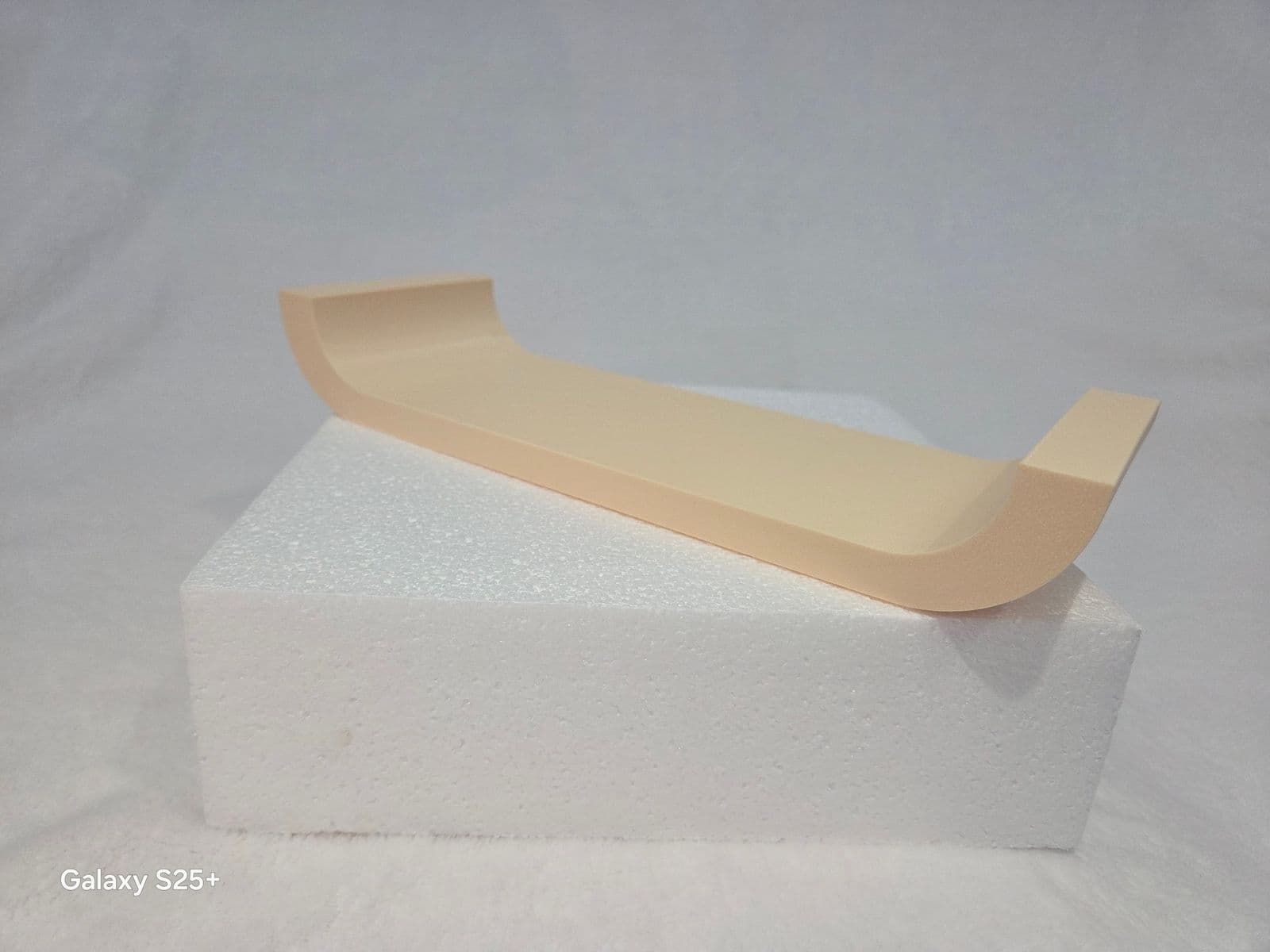 Parametric Wall Shelf with Hidden Keyhole Mount — 3