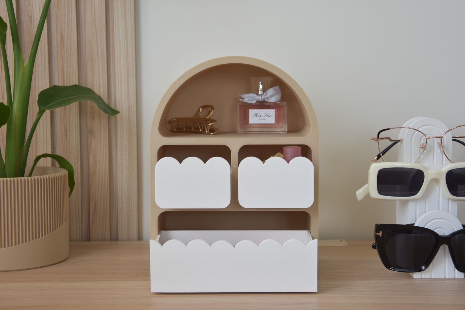 Wavy Makeup & Perfume Shelf Organizer — 2