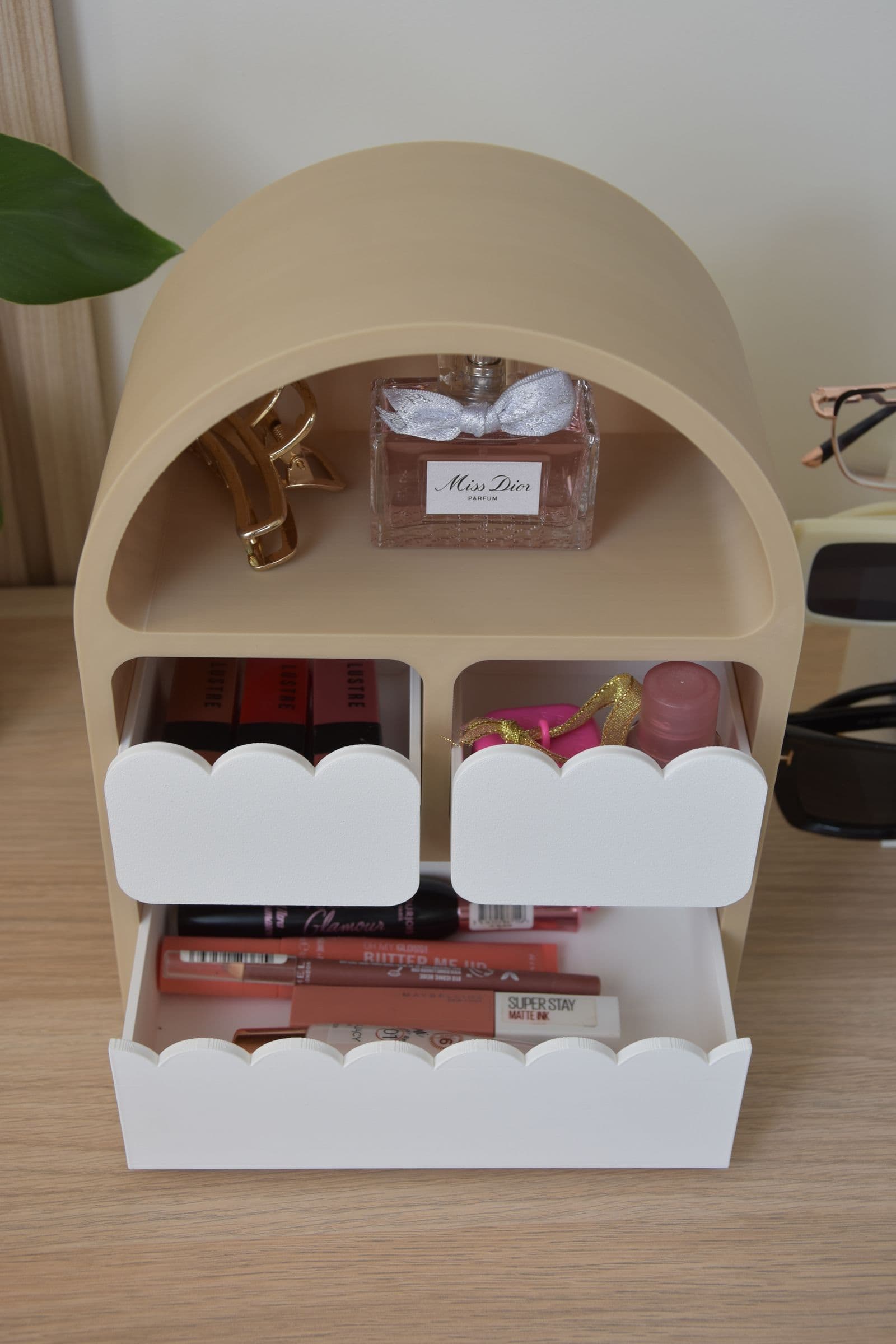 Wavy Makeup & Perfume Shelf Organizer — 3
