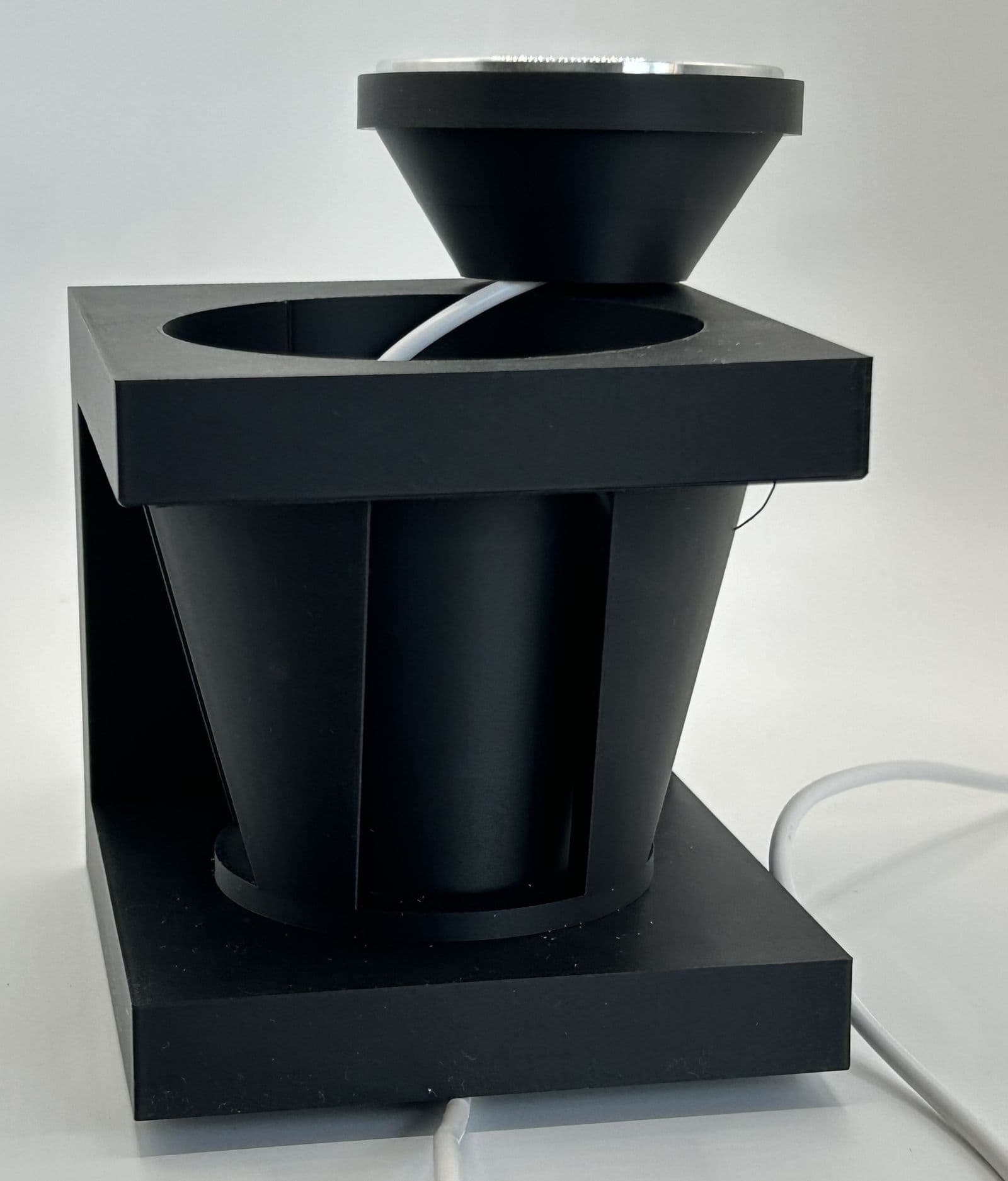 Vesper – Sculptural Bedside Lamp — 8