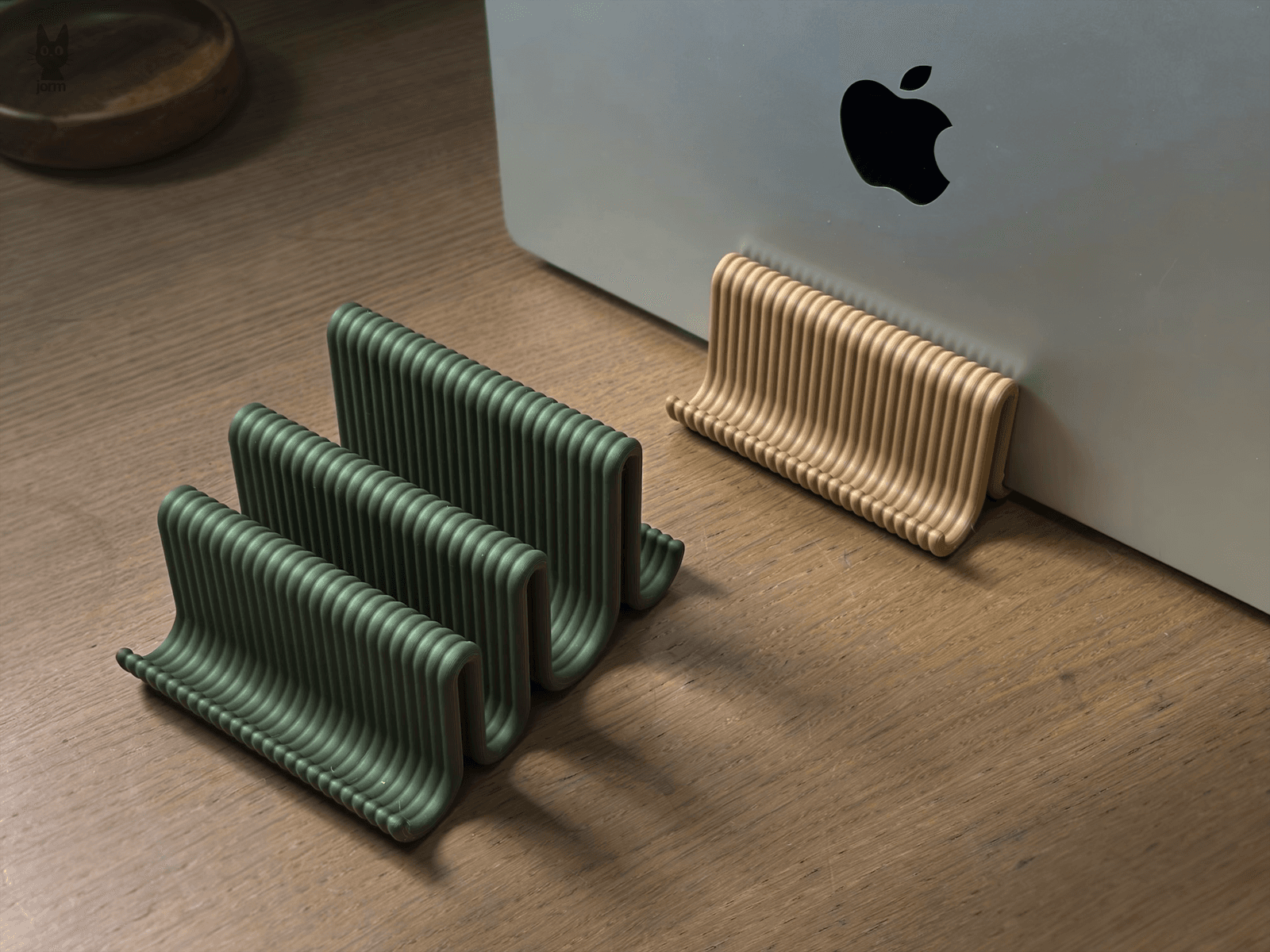 Wave • Parametric Device Stand (1-3 Slots) — 1