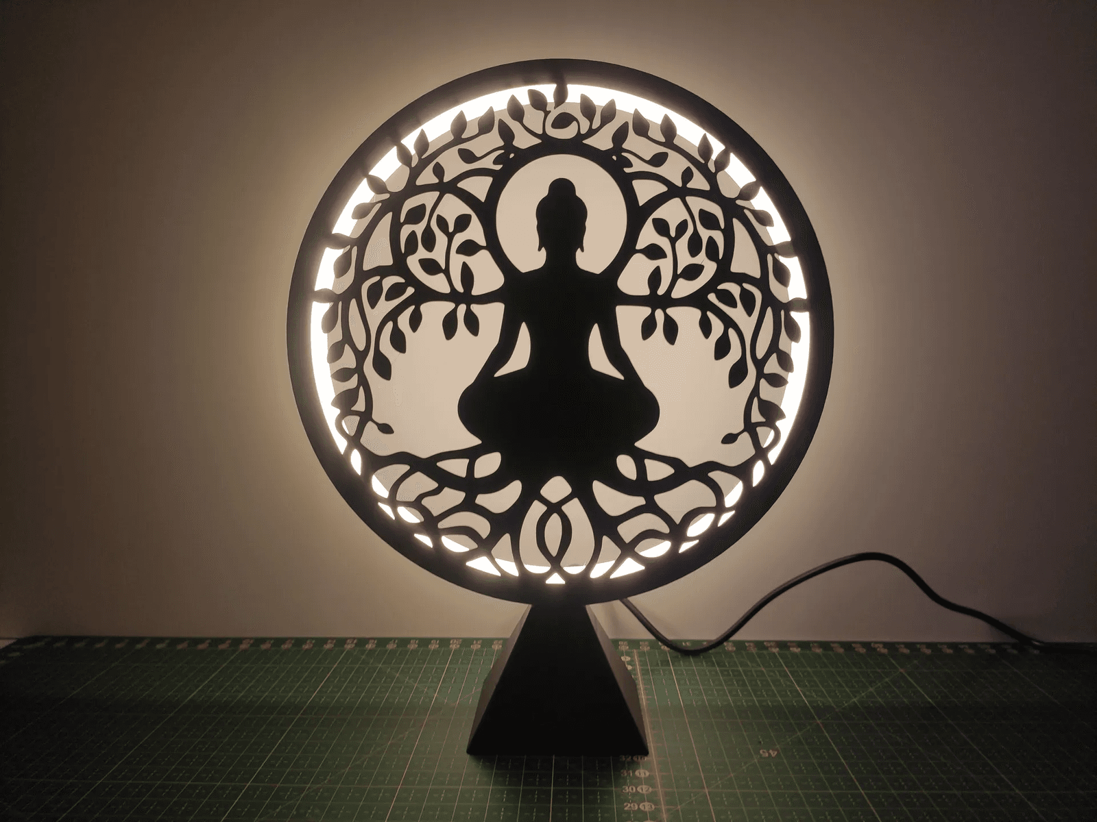 Ring Lamp with replaceable panels — 4