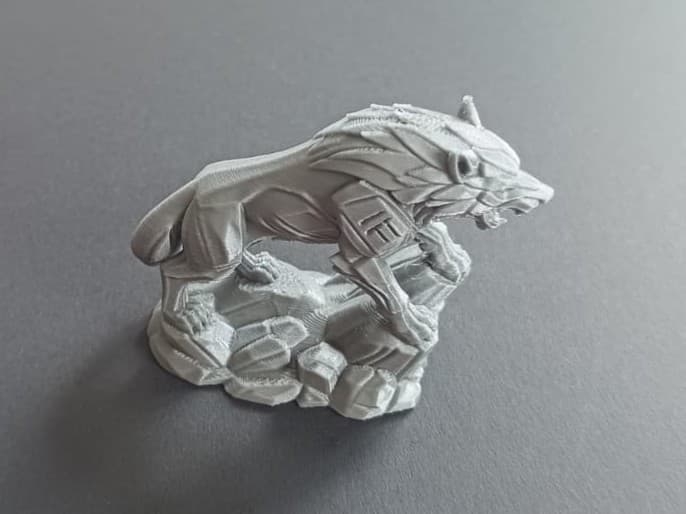 Crowned Wolf – Silent Power of the Night — 4