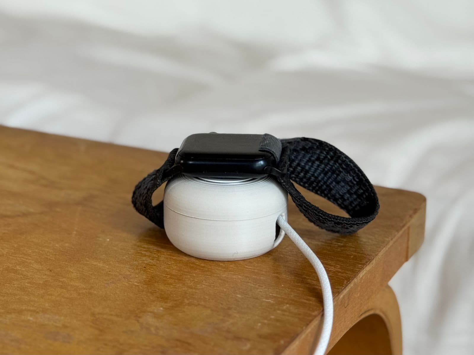 Compact apple watch wind up travel charger holder — 3