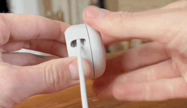 Compact apple watch wind up travel charger holder — 1